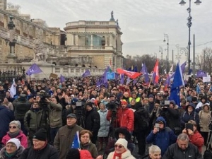 Proteste la Belgrad: S&acirc;rbii cer demisia Guvernului și a președintelui Vučić