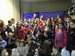 Moș Crăciun a venit la Centrul Cultural Rom&acirc;nesc din Kladovo