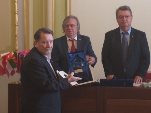 RADOMIR ANDRIC, PREȘEDINTELE SCRIITORILOR DIN SERBIA, DISTINS CU PREMIUL &ldquo;EMINESCU&rdquo; LA CRAIOVA