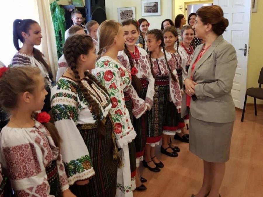 EDUCAȚIA &Icirc;N LIMBA ROM&Acirc;NĂ &ndash; PRIORITATE A VIZITEI MINISTRULUI PENTRU ROM&Acirc;NII DE PRETUTINDENI &Icirc;N UCRAINA